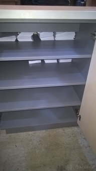 prodám středovou skříň, komodu - 4