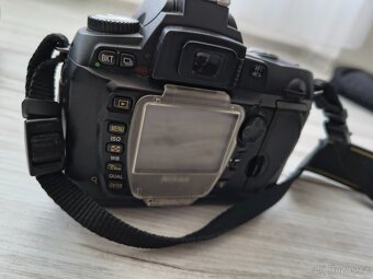 Nikon D70 a vše, co je na obrázku - 4