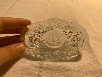 dóza s víkem z broušeného skla - 4