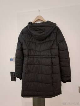 Teplá černá bunda, vhodná i pro těhotné ženy - 4