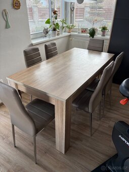 Prodám jídelní stůl - 4