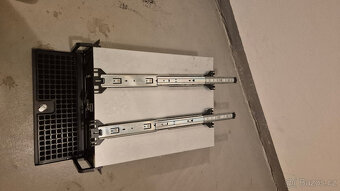 Server Supermicro Rackmounted 4U vcetne lyzin do racku - 4