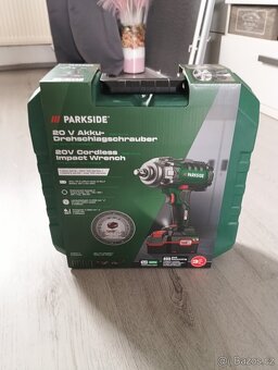 Aku rázový utahovák 1/2" 400Nm 20V nový - 4