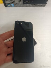 Macbook Pro + iPad + iPhone SE - 4