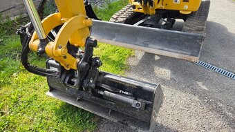 Prodám nový CAT 302.7 2,8t se zárukou - 4