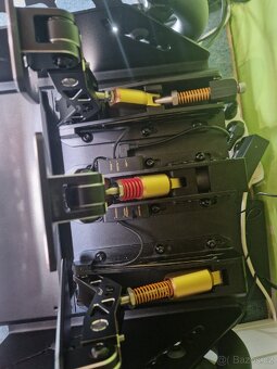 Moza sim racing set- R9 V2 +volant + pedály + table clamp - 4