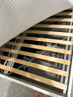 Manželská postel BRIMNES včetně rostu a matraci IKEA 140x20 - 4