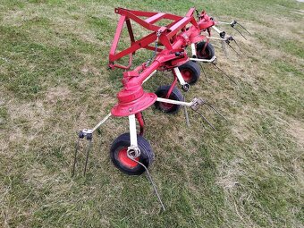 Prodám Nesený 4 rotorový obraceč Deutz-Fahr - 4
