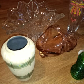 Prodám staré skleněné a keramické vázy, mísy a nástolník - 4