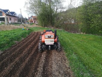 Kubota B1402 - 4