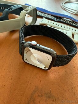 Krásné Apple Watch 6 44mm, nabíječka, řemínky - 4