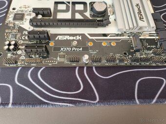 Am4 základní deska s procesorem Ryzen 3 2200g - 4
