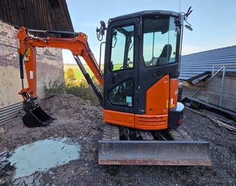 Prodám bagr Hitachi ZX26U-6, rok starý, hydraulický upínač - 4