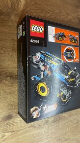 Lego Technic 42095 Dálkově ovládané závodní kaskadérské auto - 4