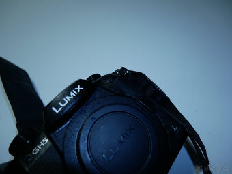 Panasonic Lumix GH5 + Leica 12-60 + příslušenství - 4