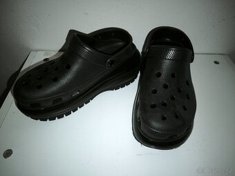 8 párů boty CROCS + JibBitz - 4