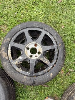 R15 - Ford Focus 1 - 4