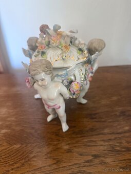 Krásná starožitná porcelánová figurální dóza s víkem - 4