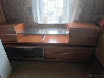 Stůl pod TV 240cm a nízká komoda velikostně jako stolek - 4