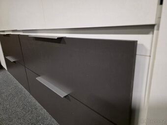 Nová velká bílošedá šatní skříň 6+4 - 4