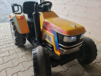 Dětský elektrický traktor Mahindra XXL žlutý - 4