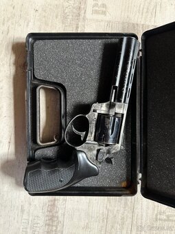 Plynový revolver zoraki - 4