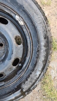 Prodám zimní pneu Hankook 175/70 R13 + disky - 4