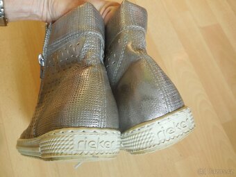 dámské Rieker šedé lesklé kotníčkové boty vzor 38/24cm - 4