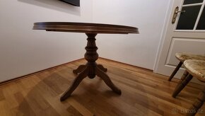 Dřevěný kulatý stůl + 4 židle - 4