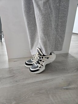 Louis Vuitton - 4