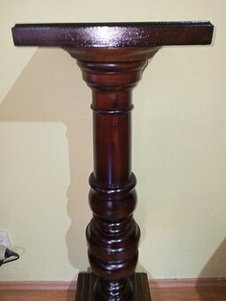 Dřevěný sloup na sochu nebo květinu. Tmavý ořech - 4