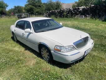 Lincoln Town car - 4
