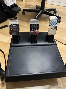 Thrustmaster T300 Ferrari Alcantara + druhý volant GT - 4
