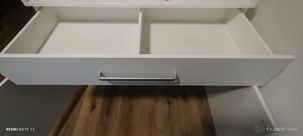 Bílý přebalovací pult s komodou - 4