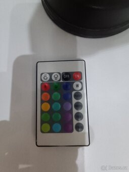 Stolní lampička s RGB žárovkou + dálkové ovládání - 4
