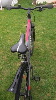 Krosové Trekové kolo Btwin RiverSide z Decathlonu, také POŠL - 4
