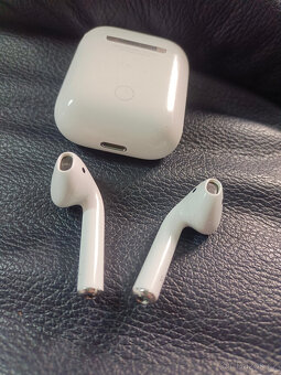 Bezdrátová sluchátka Apple AirPods, pouzdro Lightning - 4