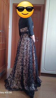 Zlaté dámské šaty s černou krajkou - 4