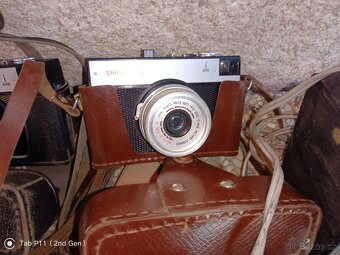 Staré fotoaparáty a kamera - 4