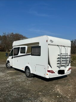 Obytný automobil Carado d.6,8m - 4