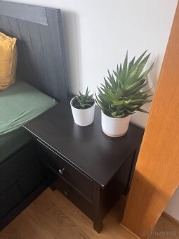 IKEA Hemnes postel a stolky - 4