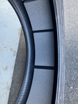 Prodám 275/35R22 - 4