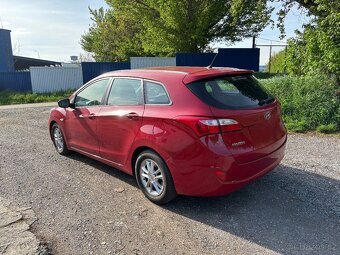 Hyundai i30 1,6 88kw combi - 4