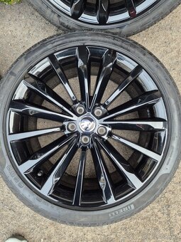 5x112 r19 Škoda Superb 3-Trinity Black Zanovni pneu 7mm - 4