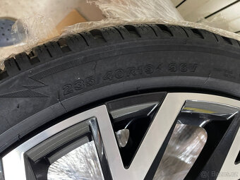 NOVÉ BRIDGESTONE BLIZZAK LM005 235/40/19 96V XL FR DOT 2424 - 4