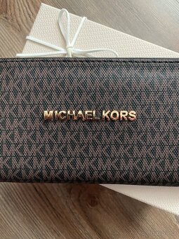 Hnědá peněženka Michael Kors - 4