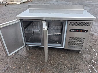 Chladící stůl Coreco MRG 150 s 2x dveřmi a vsuvy na GN - 4