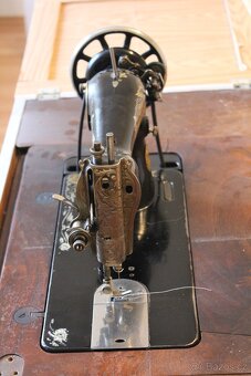 Starožitný šicí stroj - 4