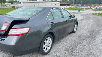 Toyota Camry - 4