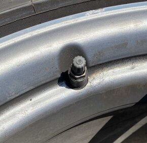 Sada originál BMW X6 Přední 9x19" ET48 5x120x74 a Pirelli - 4